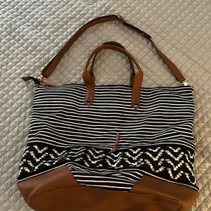 Expandable weekend tote- gently used